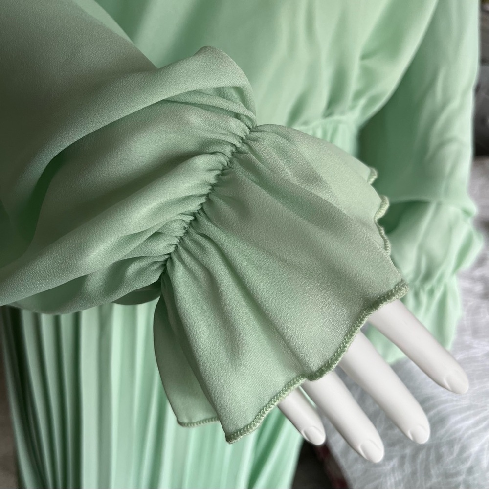 V Neck Pleated Long Sleeve Dress - Picture 4 of 12